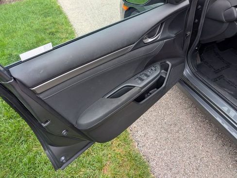 Used 2019 Honda Civic EX image 11