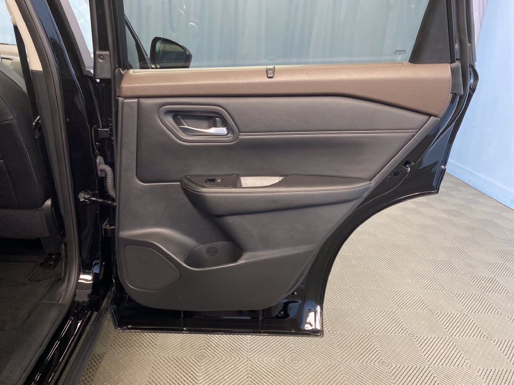Used 2023 Nissan Rogue SV w/ SV Premium B Package AWD/4WD image 39