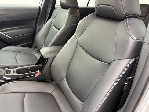 Used 2024 Toyota Corolla Cross XLE image 9