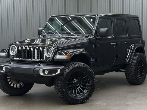 Used 2025 Jeep Wrangler Unlimited Sahara w/ Safety Group AWD/4WD image 1