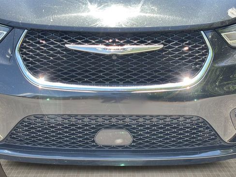 Certified 2023 Chrysler Pacifica Touring-L FWD image 24