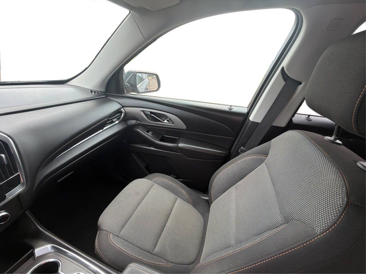 Used 2018 Chevrolet Traverse LT w/ LPO, 'HIT The Road' Package FWD image 38