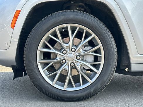 Certified 2025 Jeep Grand Cherokee Summit AWD/4WD image 16