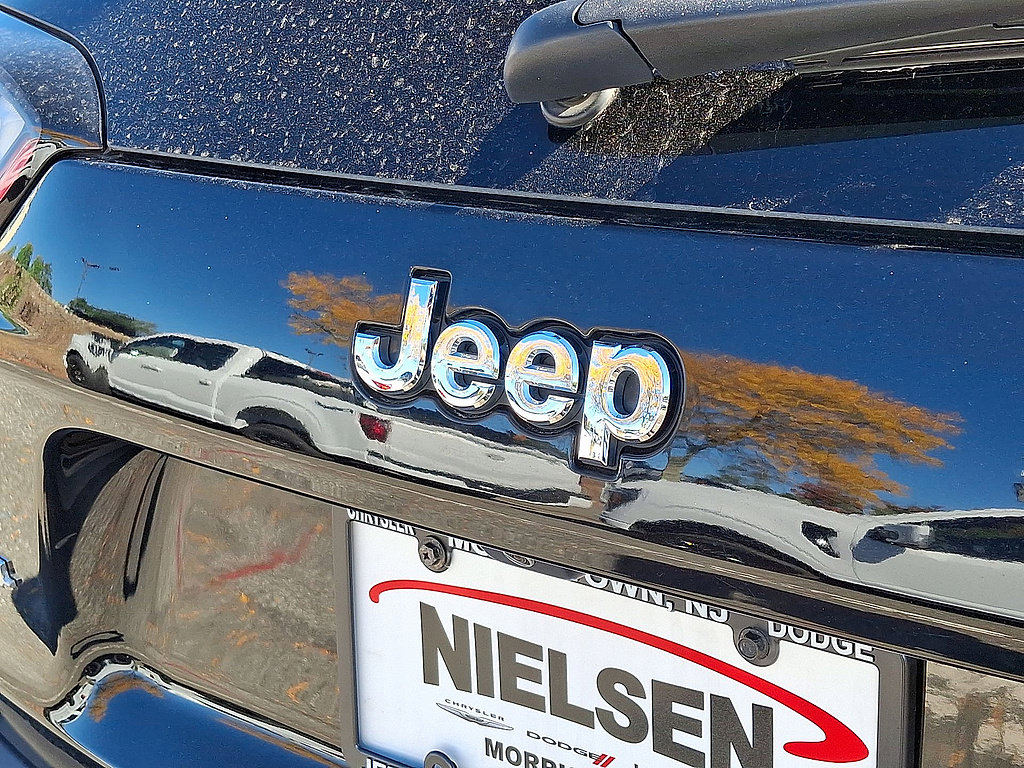 Used 2019 Jeep Cherokee Limited AWD/4WD image 30