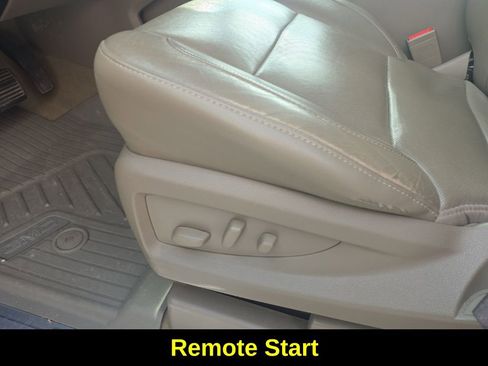 Used 2018 GMC Yukon XL SLT w/ Premium Edition image 13