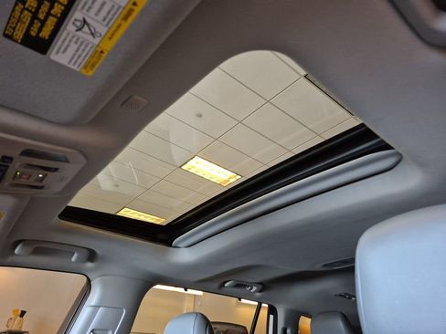 Used 2022 Toyota Highlander Limited AWD/4WD image 17