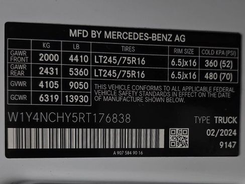Used 2024 Mercedes-Benz Sprinter 2500 image 34