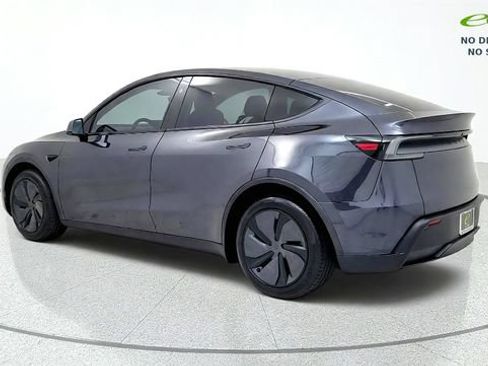 Used 2026 Tesla Model Y AWD image 6