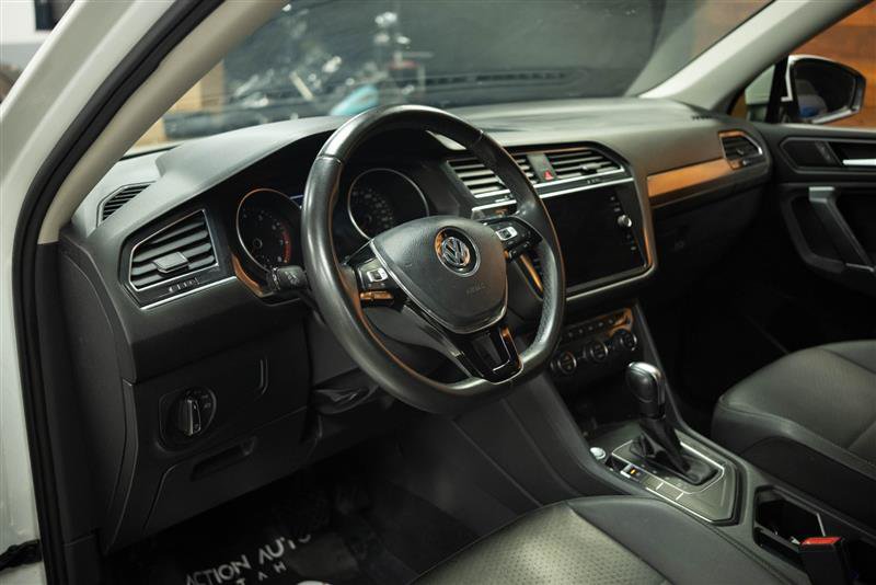 Used 2020 Volkswagen Tiguan SE R-Line FWD image 9
