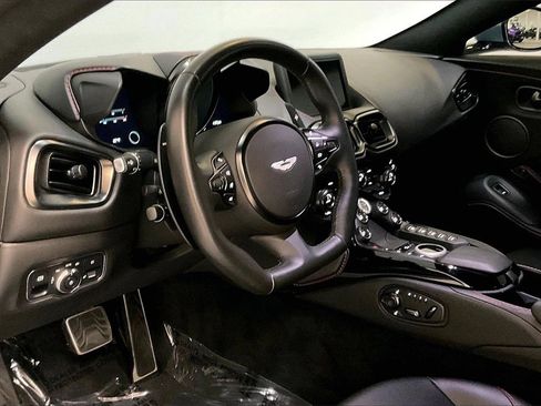 Used 2021 Aston Martin V8 Vantage Base image 7