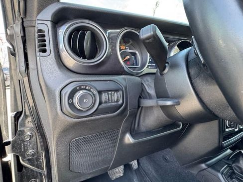 Used 2021 Jeep Wrangler Unlimited Sport AWD/4WD image 25