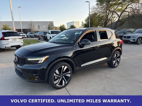 Used 2024 Volvo XC40 B5 Plus image 1
