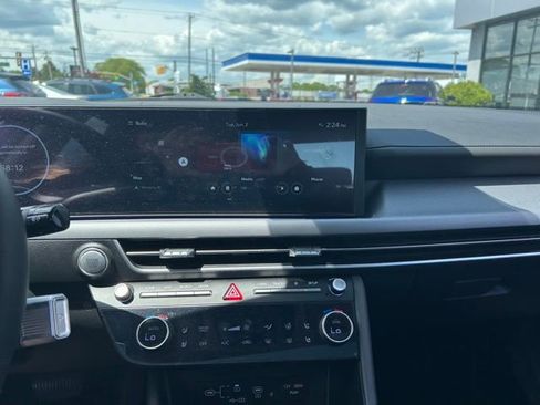 Used 2025 Hyundai Sonata Limited FWD image 18