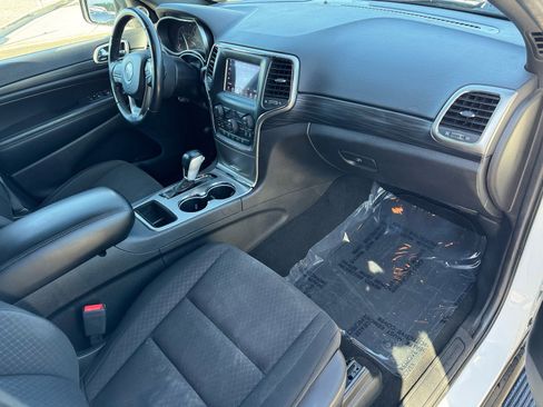 Used 2021 Jeep Grand Cherokee Laredo image 10