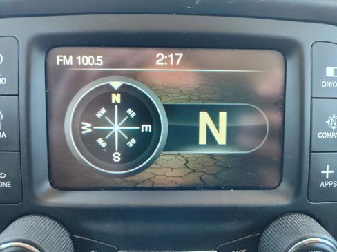 Used 2016 Jeep Renegade Latitude FWD image 31