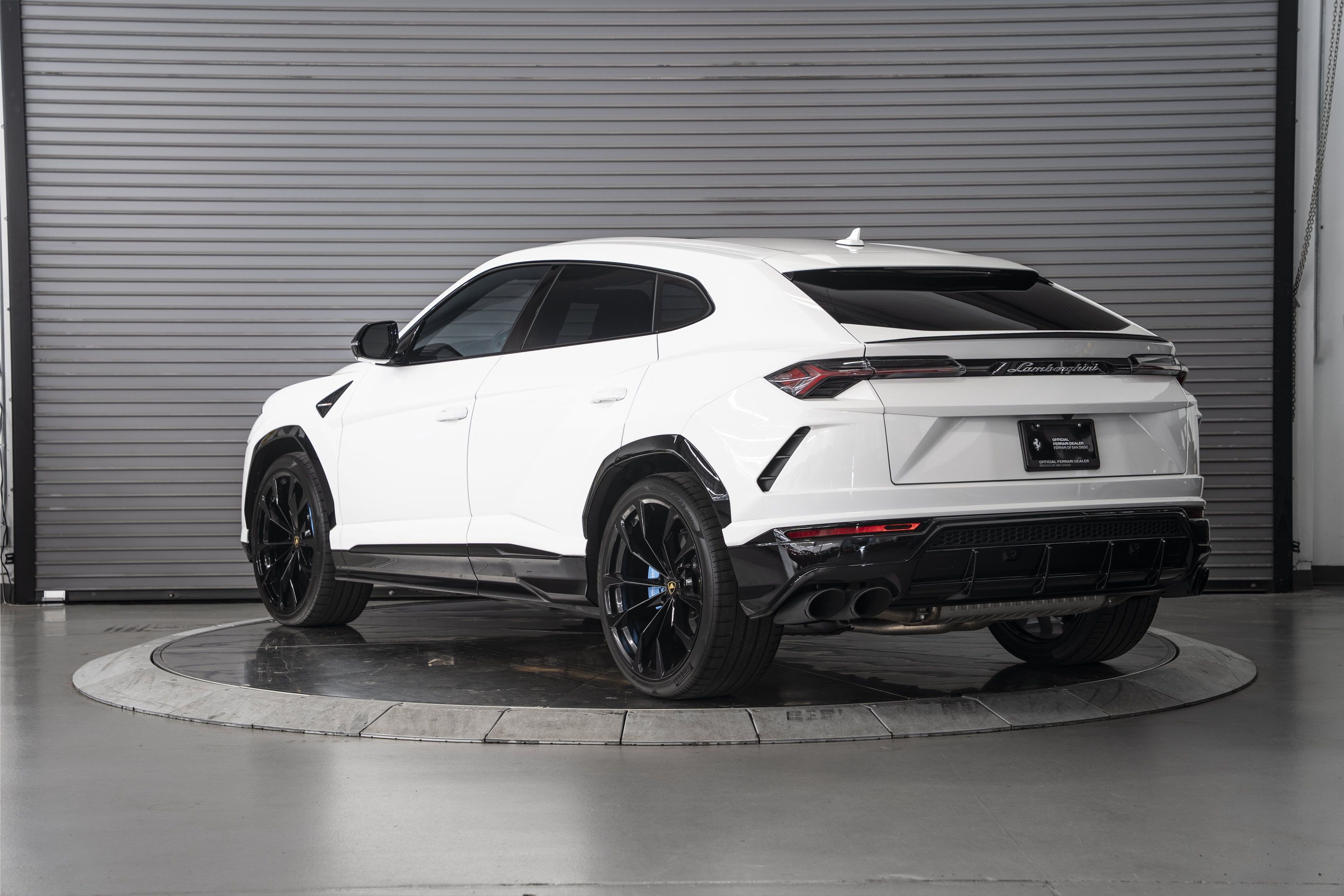 Used 2022 Lamborghini Urus AWD/4WD image 3