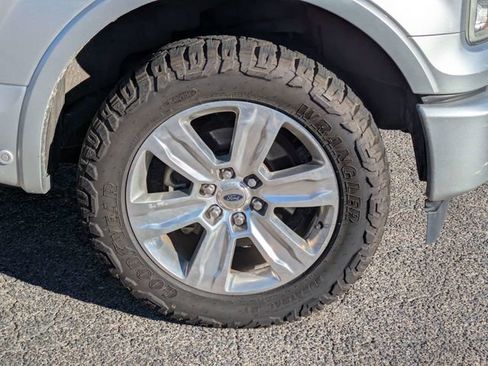 Used 2017 Ford F150 Platinum w/ Equipment Group 701A Luxury image 11