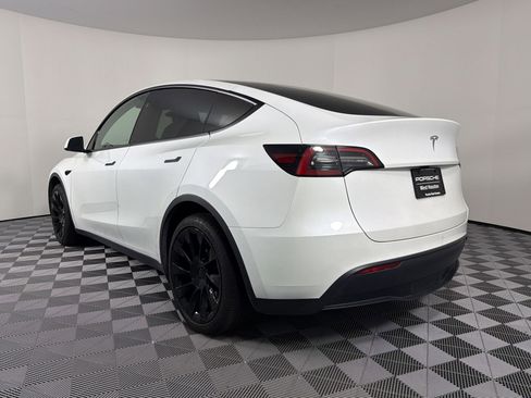 Used 2023 Tesla Model Y 2WD image 3