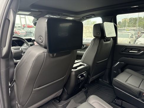 New 2026 GMC Yukon Denali w/ Denali Reserve Package AWD/4WD image 8
