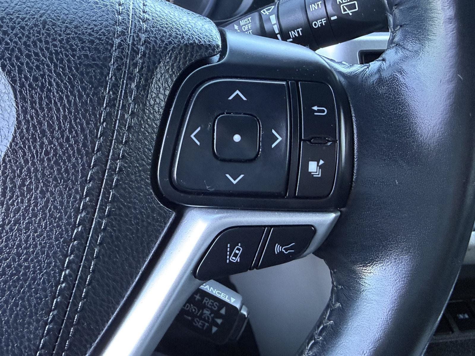 Used 2018 Toyota Highlander XLE AWD/4WD image 26