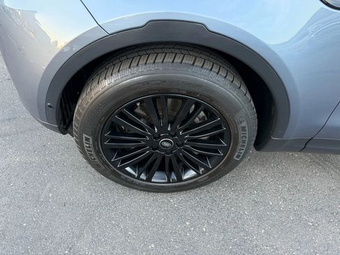 Used 2019 Land Rover Discovery HSE image 14