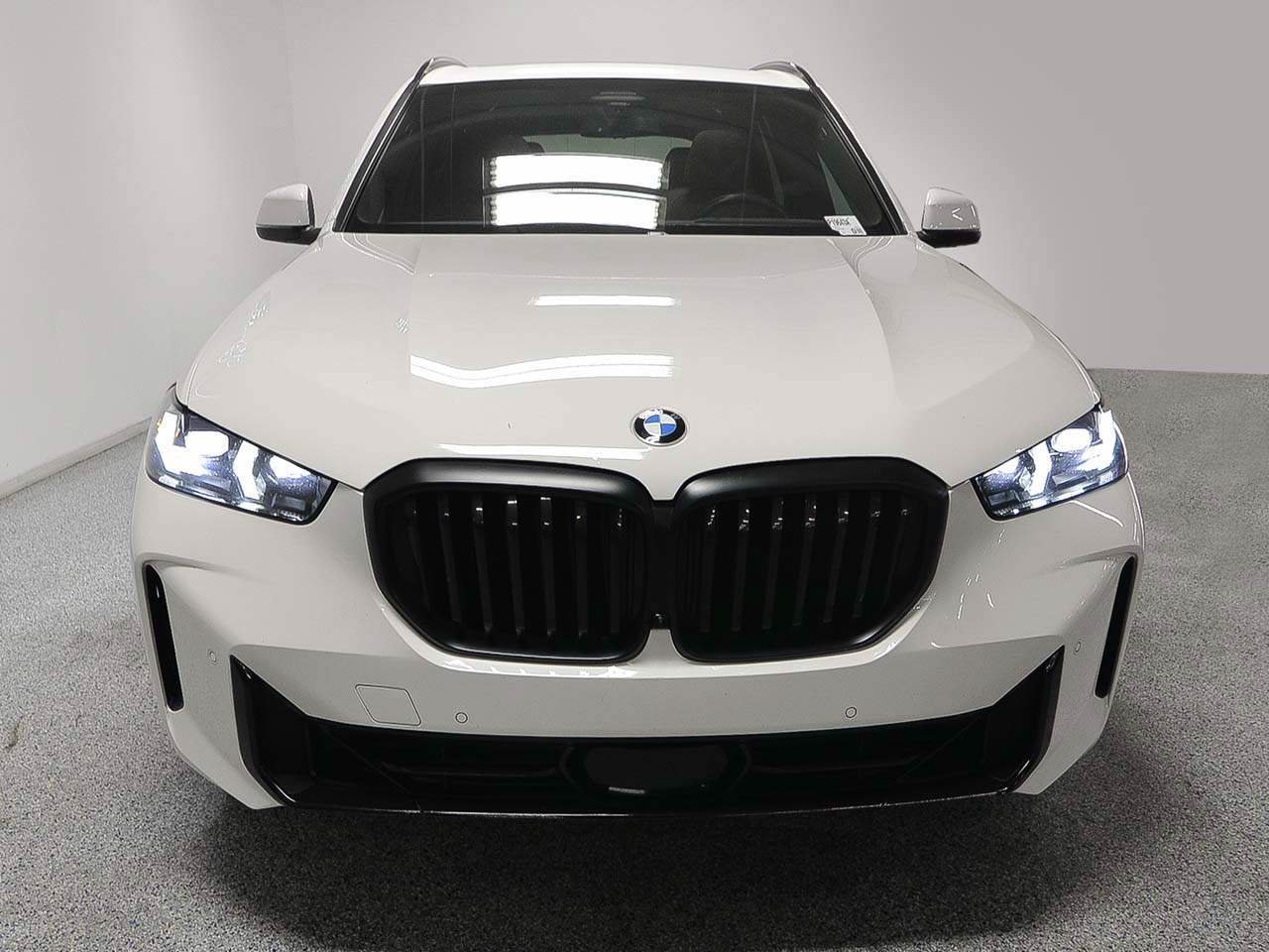 Used 2024 BMW X5 sDrive40i w/ Parking Assistance Package RWD image 2