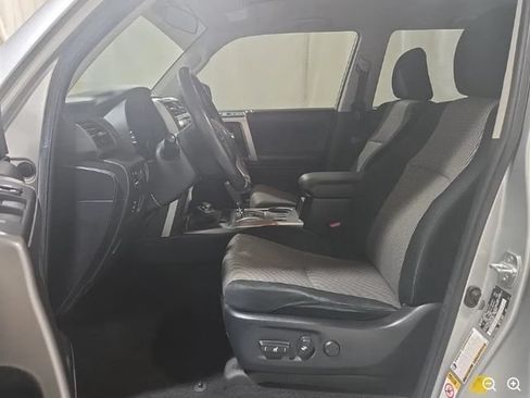 Used 2018 Toyota 4Runner SR5 AWD/4WD image 8