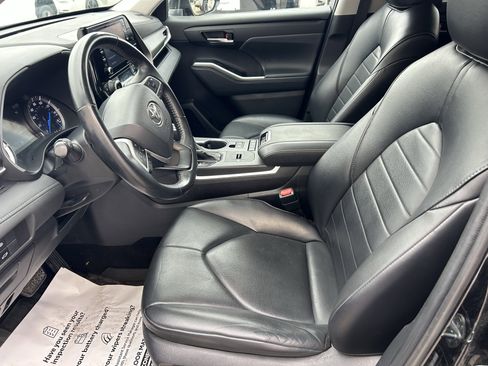 Used 2022 Toyota Highlander XLE image 16
