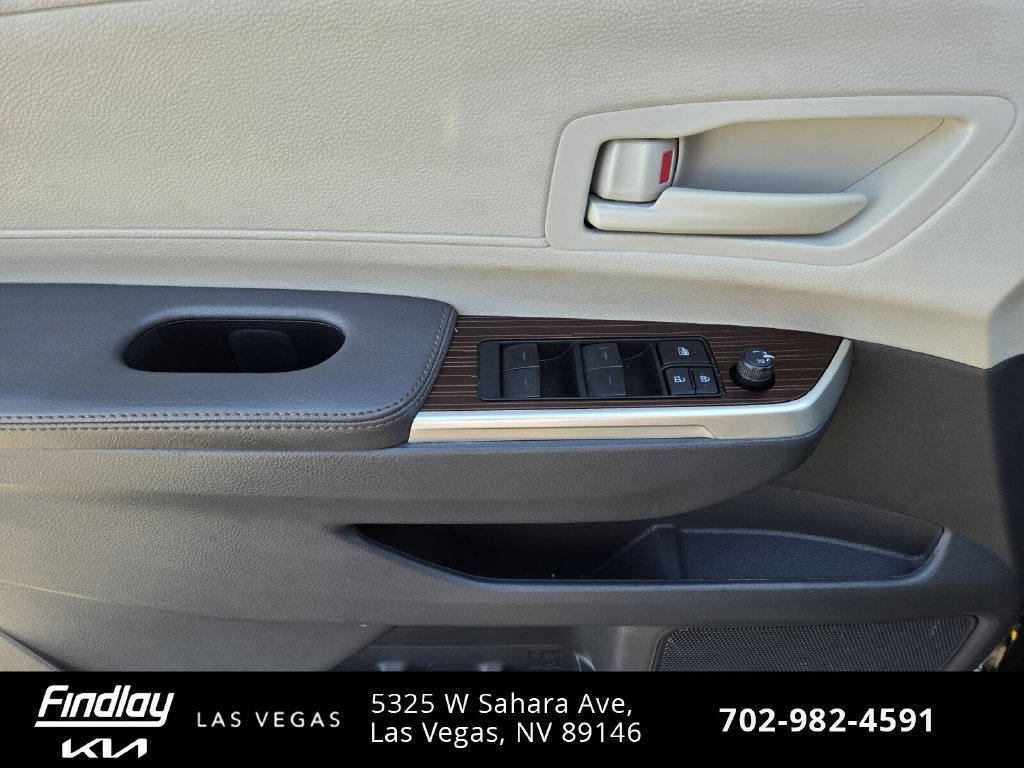 Used 2024 Toyota Sienna LE FWD image 22