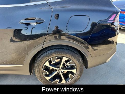 Used 2025 Kia Sportage EX image 11