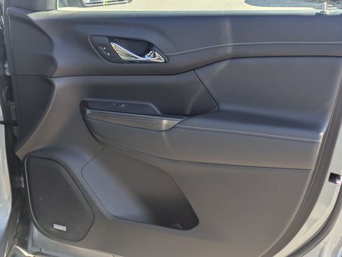 Certified 2023 GMC Acadia SLT image 29