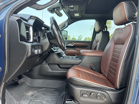Used 2024 GMC Sierra 3500 Denali Ultimate AWD/4WD image 17