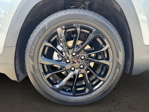 Used 2024 GMC Terrain SLE w/ Driver Convenience Package FWD image 10