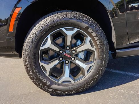New 2026 GMC Yukon XL AT4 w/ AT4 Premium Package AWD/4WD image 7