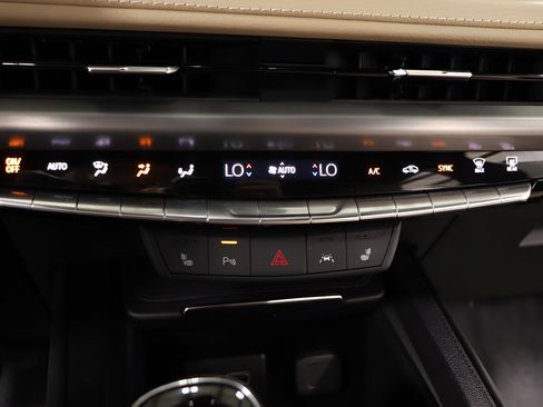 Used 2024 Cadillac XT4 Luxury FWD image 9
