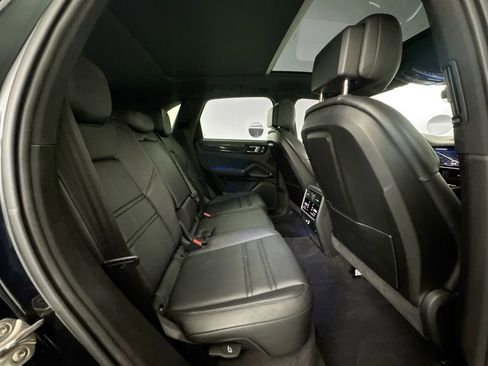 Used 2023 Porsche Cayenne Platinum Edition AWD/4WD image 27