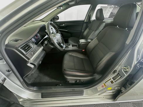 Used 2017 Toyota Camry SE FWD image 13