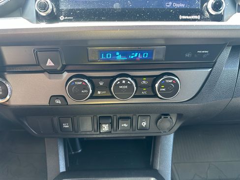 Used 2022 Toyota Tacoma TRD Off-Road image 14