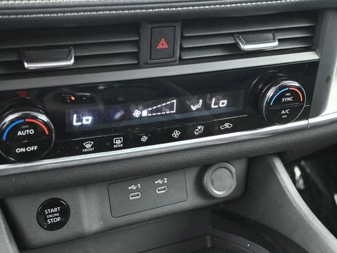 Used 2025 Nissan Rogue SV FWD image 24