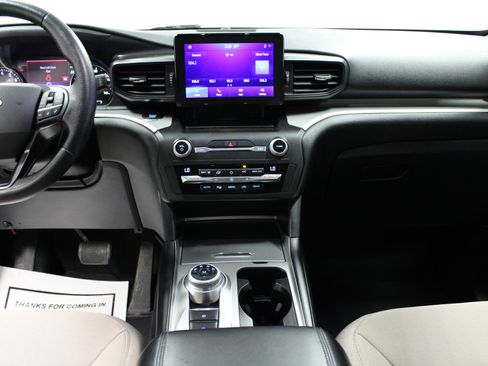 Used 2020 Ford Explorer XLT image 19