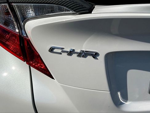 Used 2022 Toyota C-HR XLE FWD image 23