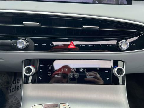 Certified 2026 Genesis GV70 2.5T Advanced AWD/4WD image 29
