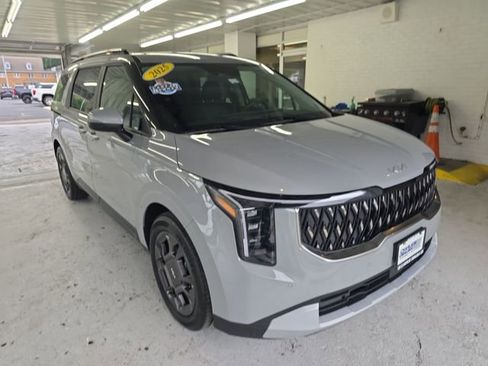 Used 2025 Kia Carnival EX FWD image 7