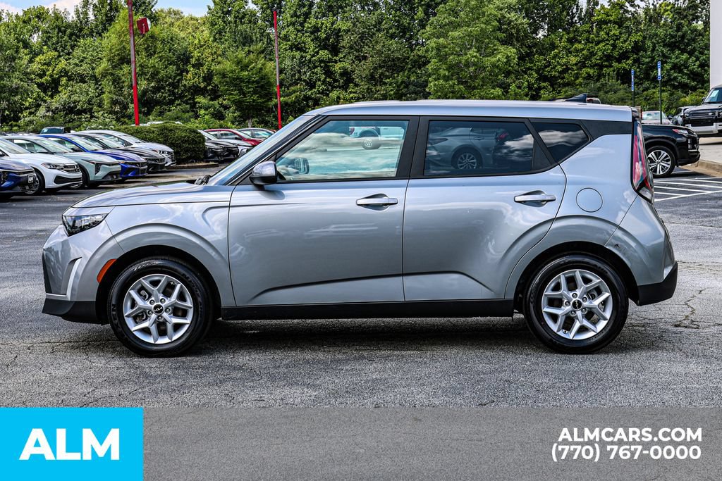 Used 2025 Kia Soul LX w/ LX Technology Package FWD image 8
