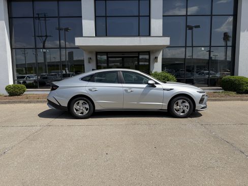 Used 2026 Hyundai Sonata SE FWD image 3