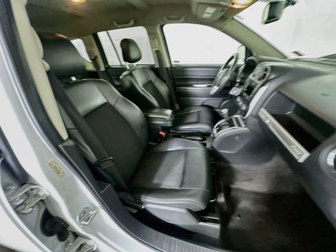 Used 2017 Jeep Compass Latitude FWD image 26