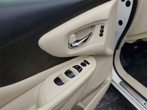 Used 2019 Nissan Murano Platinum image 11
