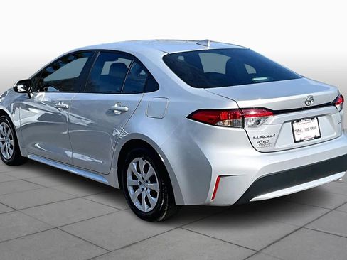 Used 2022 Toyota Corolla LE image 11
