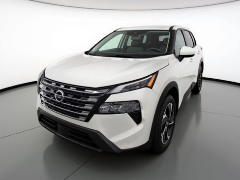 Used 2025 Nissan Rogue SV image 3