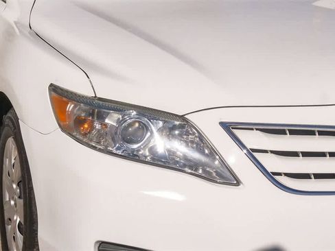 Used 2011 Toyota Camry LE image 4